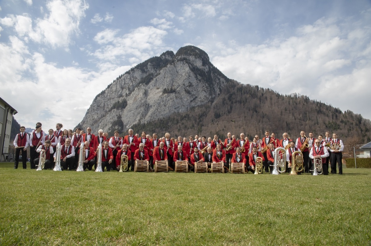 Zum Abschluss noch ein Gruppenbild mit dem Polizeispiel Bern und ein paar Musike...