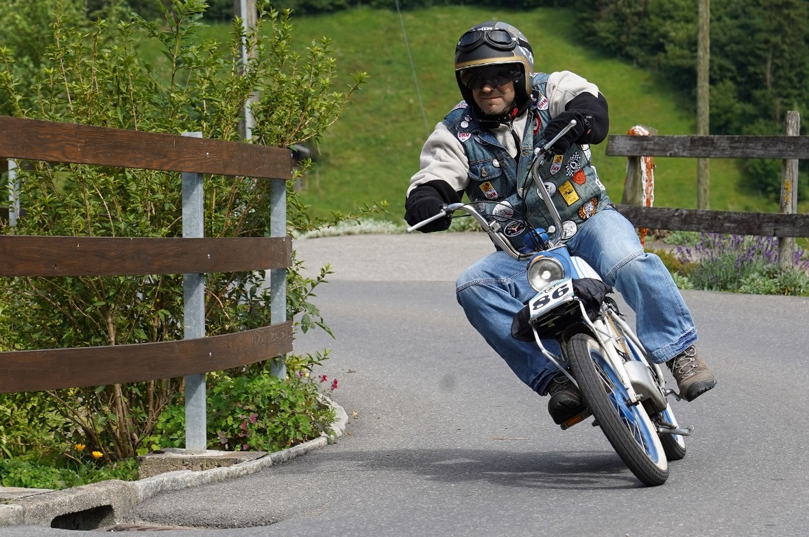 Zumindest im Flachen waren die Töfflis flott unterwegs und die Fahrer legten sic...