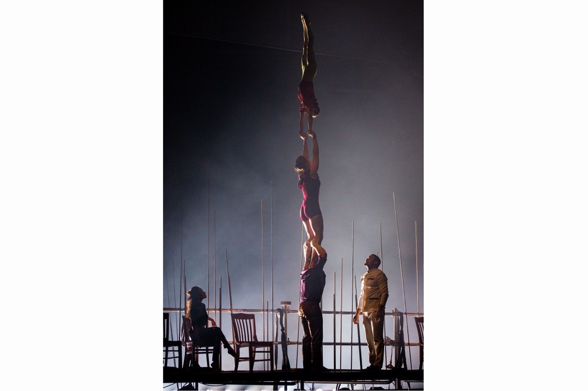 Zuoberst Joëlle im Drei-Mann-Hoch an der Abschlussvorstellung der Schule in Mont...