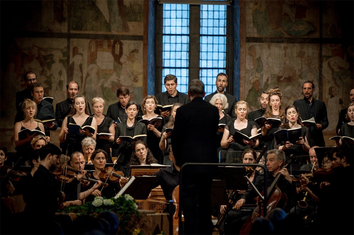 Zur Eröffnung des diesjährigen Gstaad Menuhin Festivals spielte die Gaechinger Kantorei Bachs h-Moll-Messe.