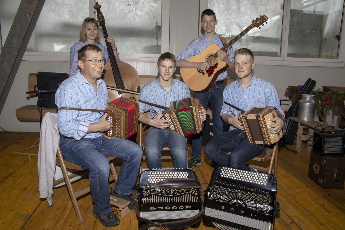 Zur musikalischen Unterhaltung spielte am Sonntagnachmittag die Familienmusik d’...