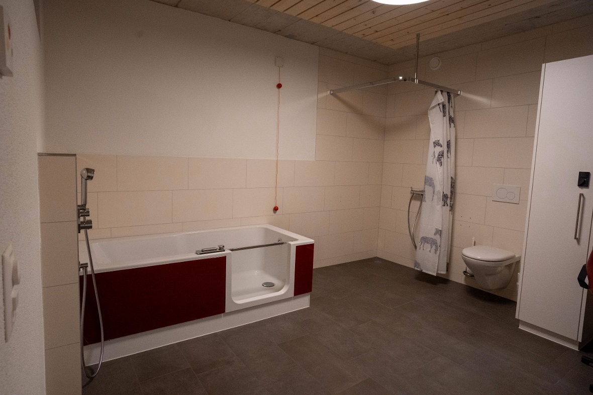 Zwar verfügen alle Wohneinheiten über eigene Bäder, doch gibt es auch grosszügig...