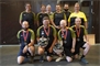 Zweisimmen 1 (knieend) gewann den dritten Platz in der Mannschaftswertung. Zusammen mit den Clubkolleginnen und Kollegen organisierten sie die diesjährige Sommer Schweizermeisterschaft in der Simmental Arena.