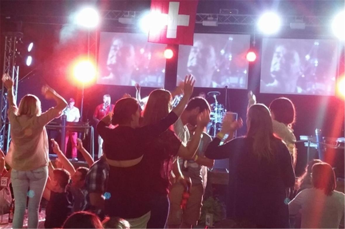 Zweisimmen sieht blau – die Sommerparty mit den Blaumeisen war ein Erfolg.