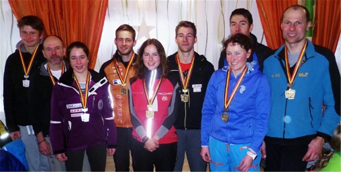 Zweisimmer-Triumph im Staffellauf (Mitte und links).