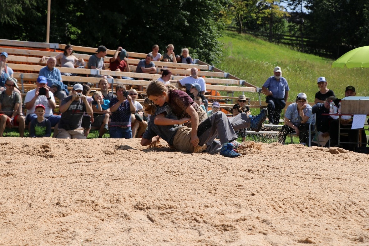 Zwergli Schlussgang Schelbert in rot vs Marty in schwarz.