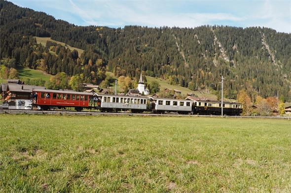 Zwischen Zweisimmen und Lenk verkehrten am Samstag historische Züge der MOB zum 125-jährigen Jubiläum.