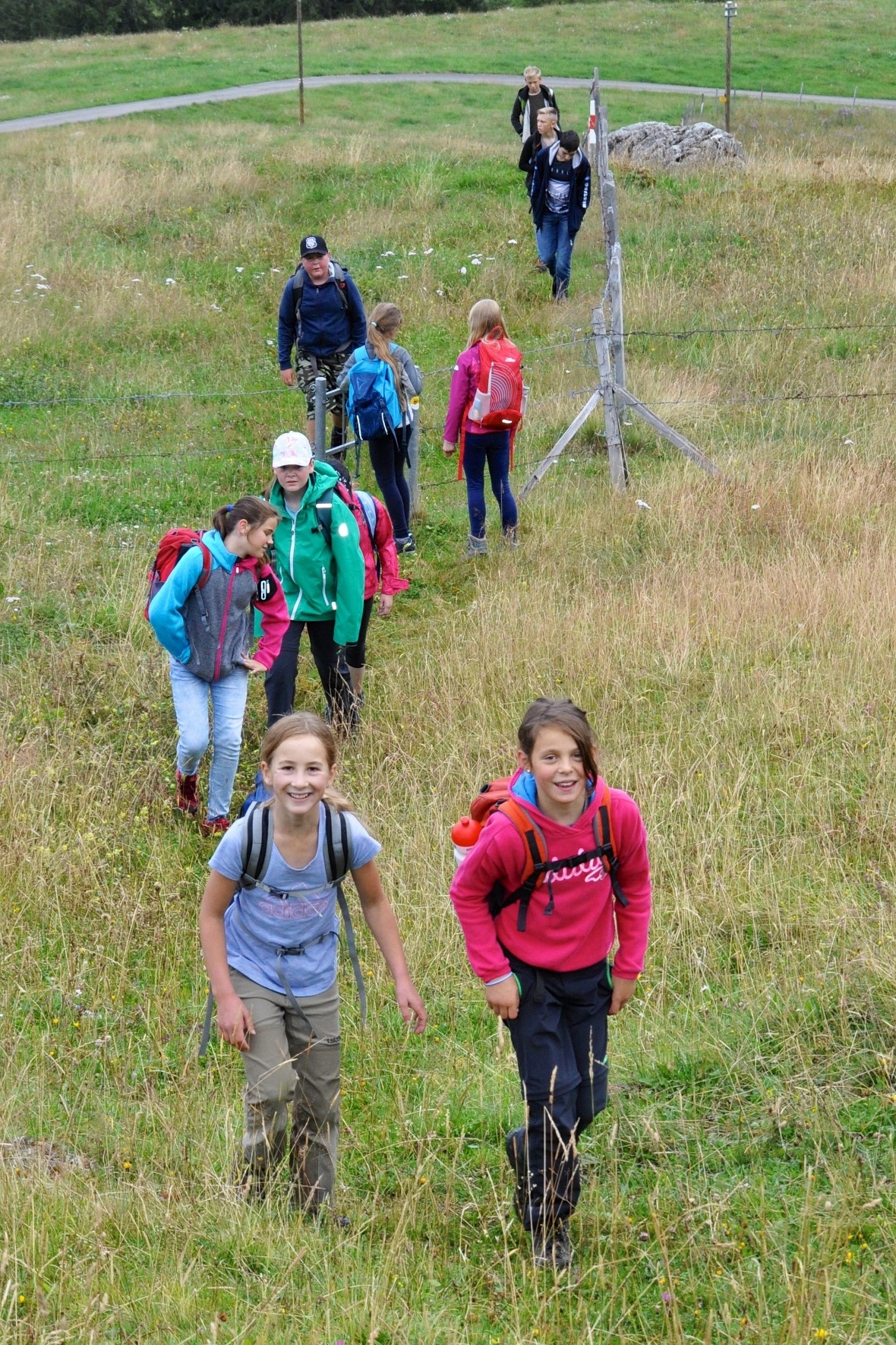 Zwischendurch führt der Wanderweg auch mal über Stock und Stein.