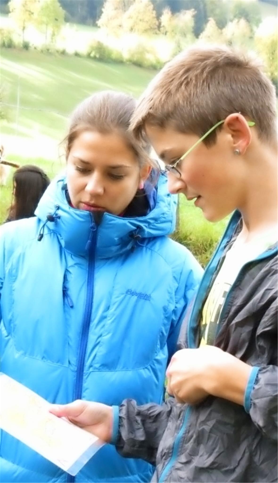 …es geht nichts über kompetente persönliche Beratung …Bettina Aebi im Gespräch mit einem Schüler.