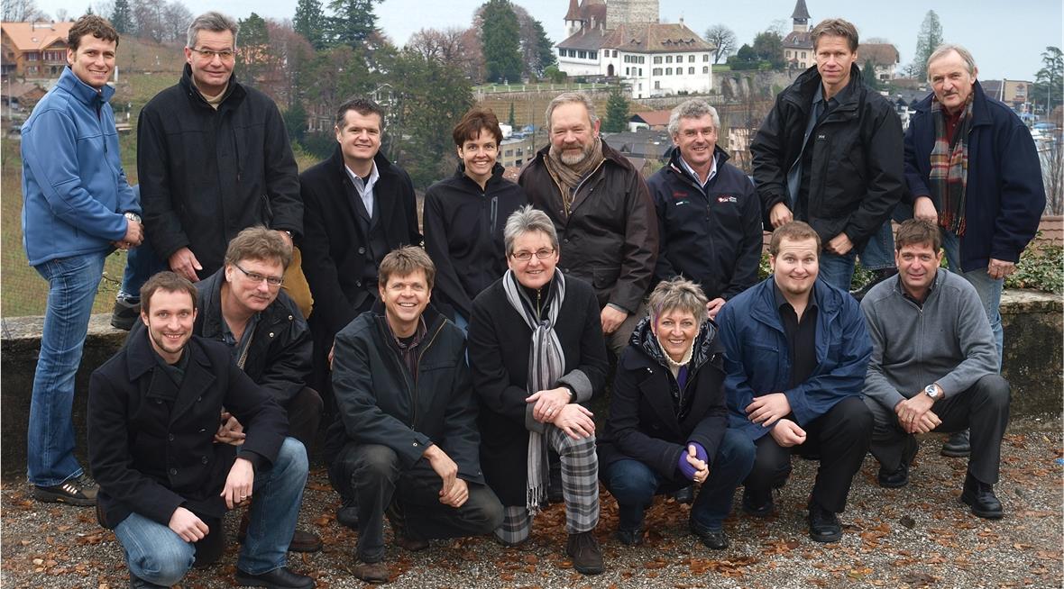 (hinten) Lars Frederiksen, Interlaken; Andreas Abplanalp, Meiringen; Robert Gmür, Leissigen; Mireille Trummer, Adelboden; Christoph Hürlimann, Spiez; Thomas Raaflaub, Feutersoey; Kurt Grüneisen, Diemtigen; Lorenz Kunz, Diemtigen (vorne) Jan Kolb, Weissenburg; Hanspeter Güntensperger, Frutigen; Jürg Grossen, Frutigen; Louise Bamert, Spiez; Marianne Hodel, St. Stephan; Marco Sulzener, Spiez; René Barben, Spiez. (auf dem Bild fehlen) Reto Grossen, Frutigen; Rebekka Zysset, Zweisimmen.