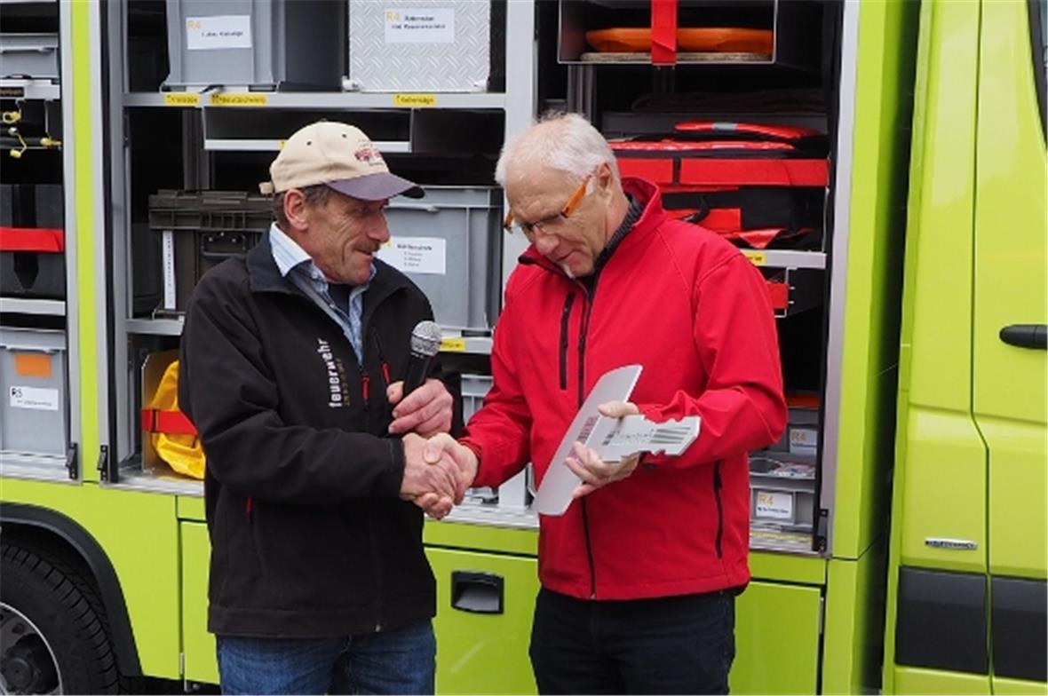 …mit der Schlüsselübergabe.