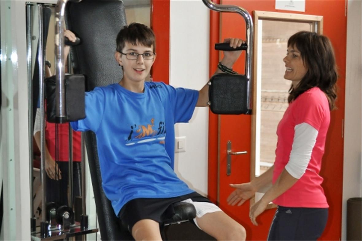 …sportlichen Schuhen…