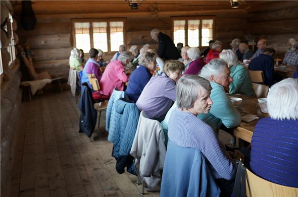 …und das feine Zvieri zum ausgiebigen «Dorfen» genutzt.