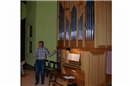 …und erklärte die Orgel in der katholischen Kirche. 