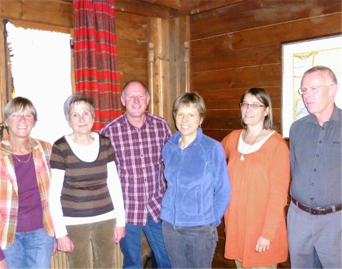 v.l. Präsidentin Ruth Kilchör, bisherige Sekretärin Ida Aellen, Vizepräsident Ernst Reichenbach, bisheriger Vertreter von Gsteig, Helene Trachsel, neue Vertreterin von Gsteig, neue Sekretärin Pia Schibig, Institutionsleiter Beat Pignolet.