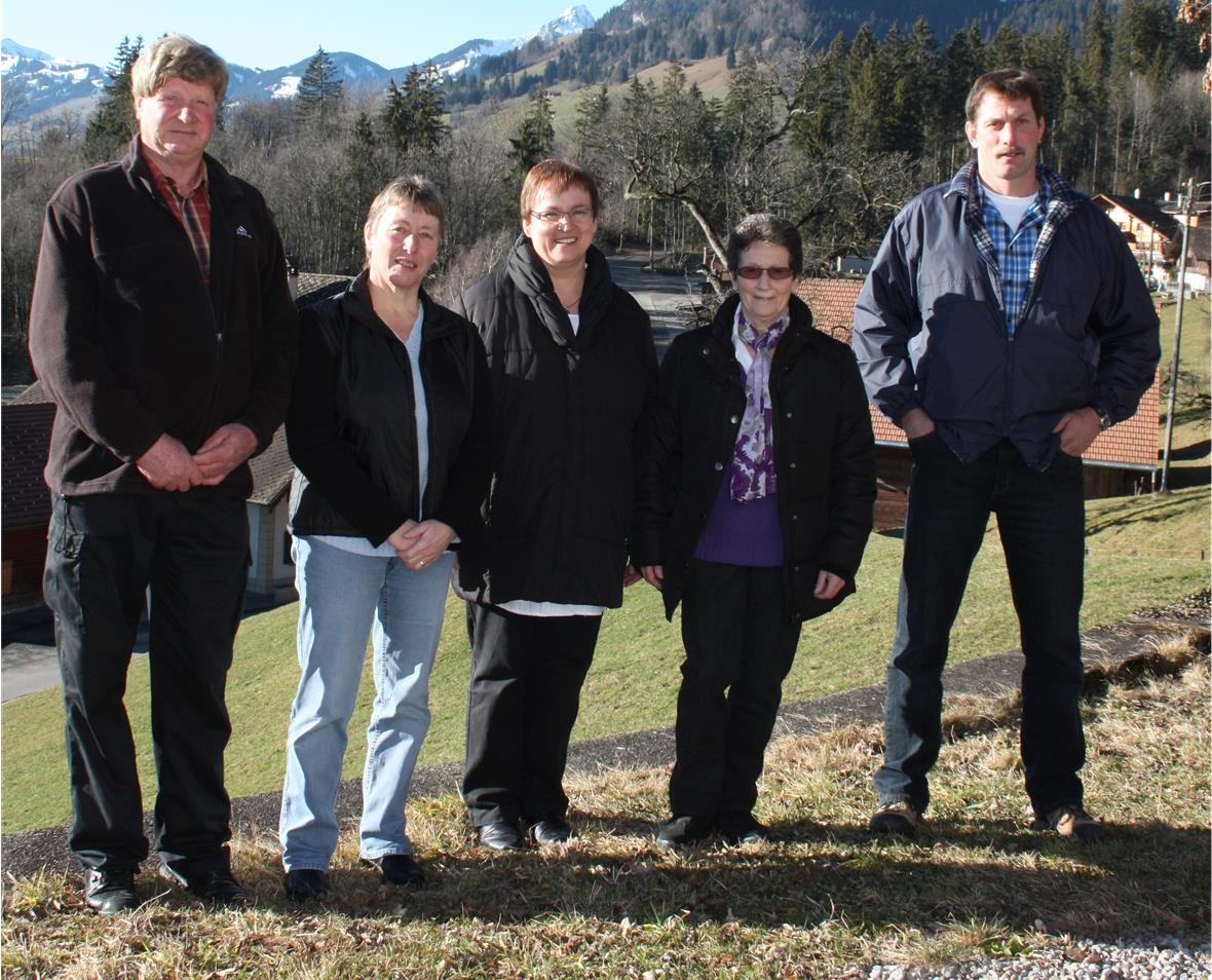 Neue Kirchgemeinderäte v.l. die abtretenden Walter Gerber und Ruth Wäfler, die Kirchgemeindepräsidentin Ursula Gottardi und die beiden neuen Bethli Abbühl und Hans Roschi.