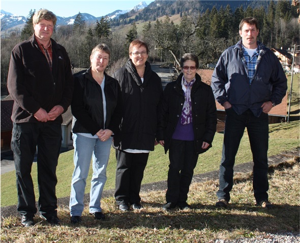 v.l. die abtretenden Walter Gerber und Ruth Wäfler, die Kirchgemeindepräsidentin Ursula Gottardi und die beiden neuen Bethli Abbühl und Hans Roschi.