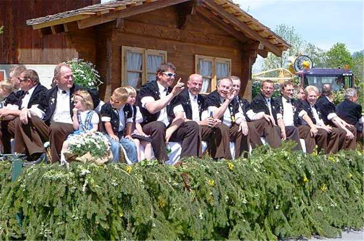 ...während sich die Herren chauffieren lassen.